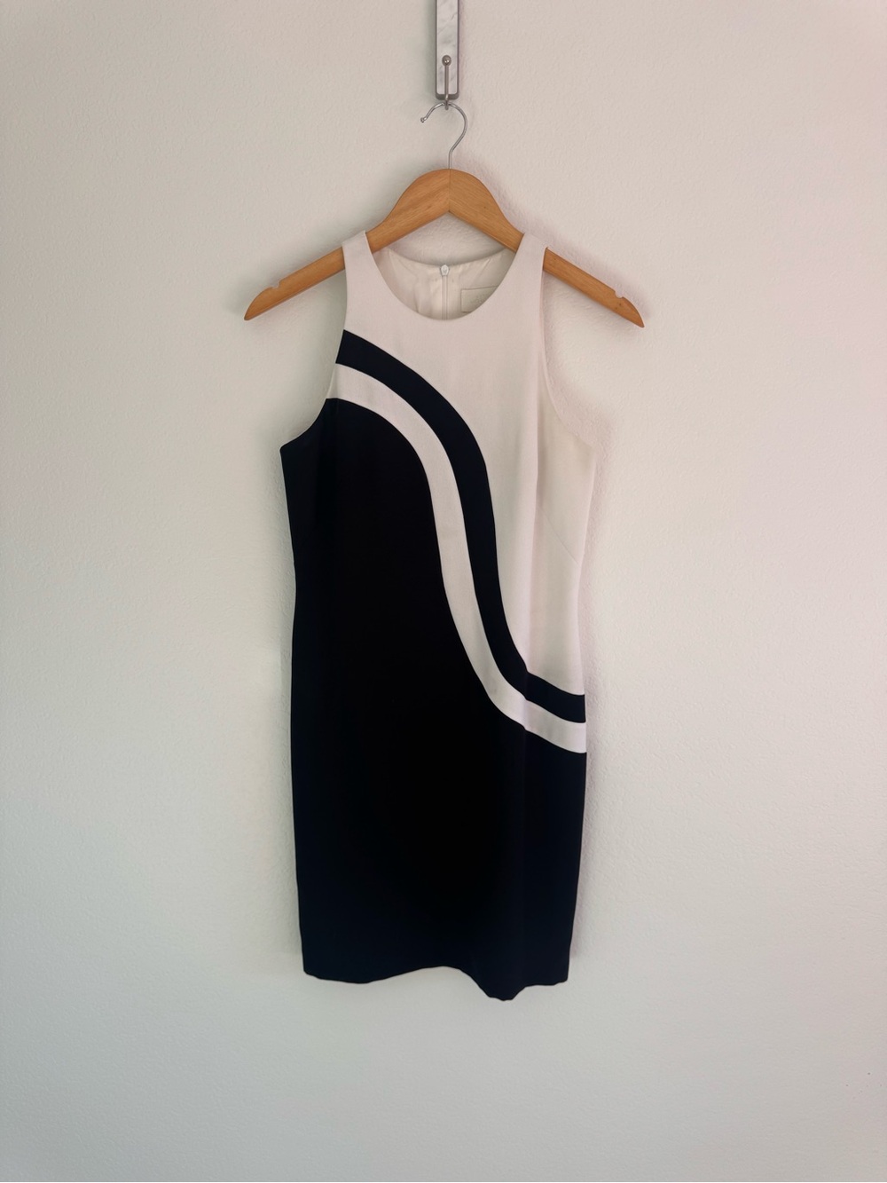 Size 4 Laundry By Shelli Segal Black and White Curve-Accent Mini Dress